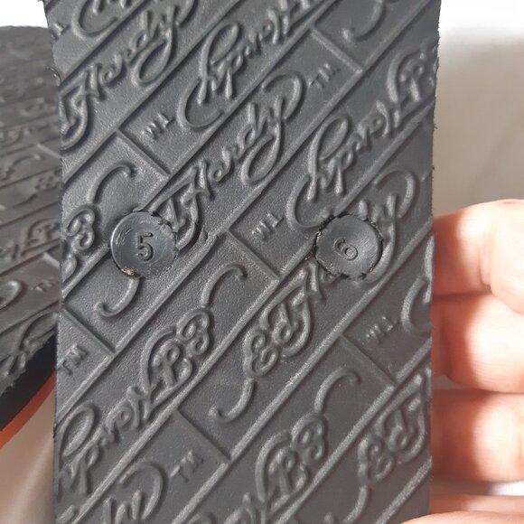 NWOT Ed Hardy flops - Picture 10 of 10